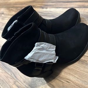 Easy Street Coby Suede Ankle Booties, Black - Women’s Size 8.5W - New!